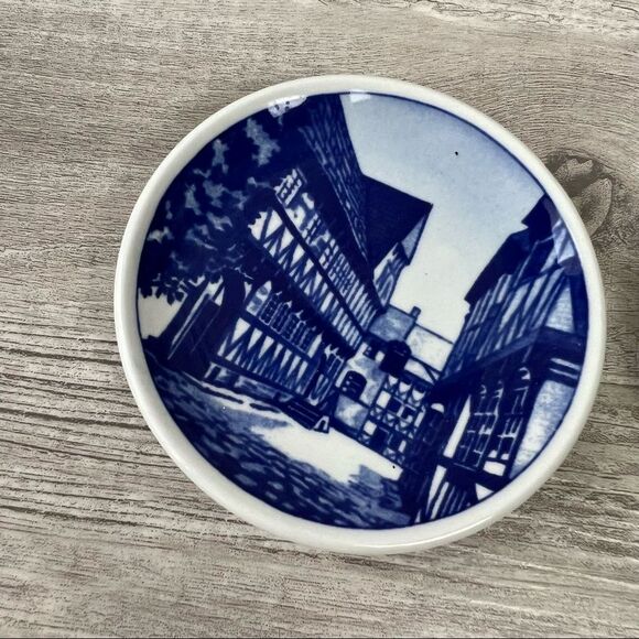 Royal Copenhagen 2010 France Mini Decorative Blue & White Plates Set of 6 - Picture 9 of 9